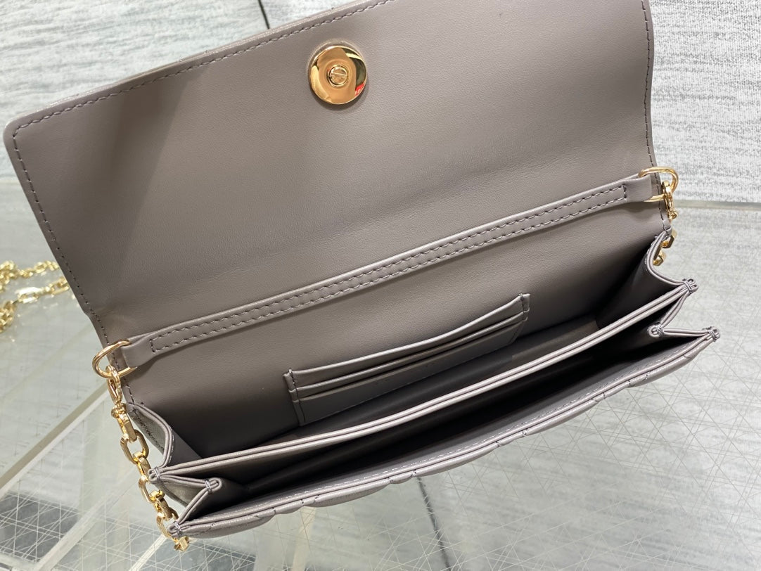 DIOR 25S  TALK PHONE POUCH 21 IN DIRTY LILAC CANNAGE LAMBSKIN GOLD HARDWRE