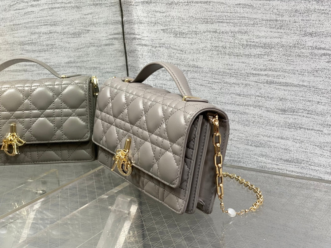 DIOR 25S  TALK PHONE POUCH 21 IN DIRTY LILAC CANNAGE LAMBSKIN GOLD HARDWARE