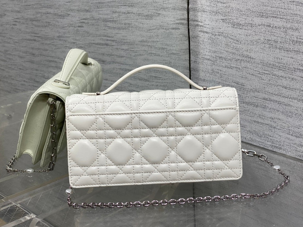 DIOR 25S  TALK PHONE POUCH 21 IN WHITE CANNAGE LAMBSKIN SILVER HARDWRE