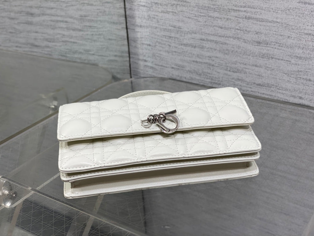DIOR 25S  TALK PHONE POUCH 21 IN WHITE CANNAGE LAMBSKIN SILVER HARDWRE