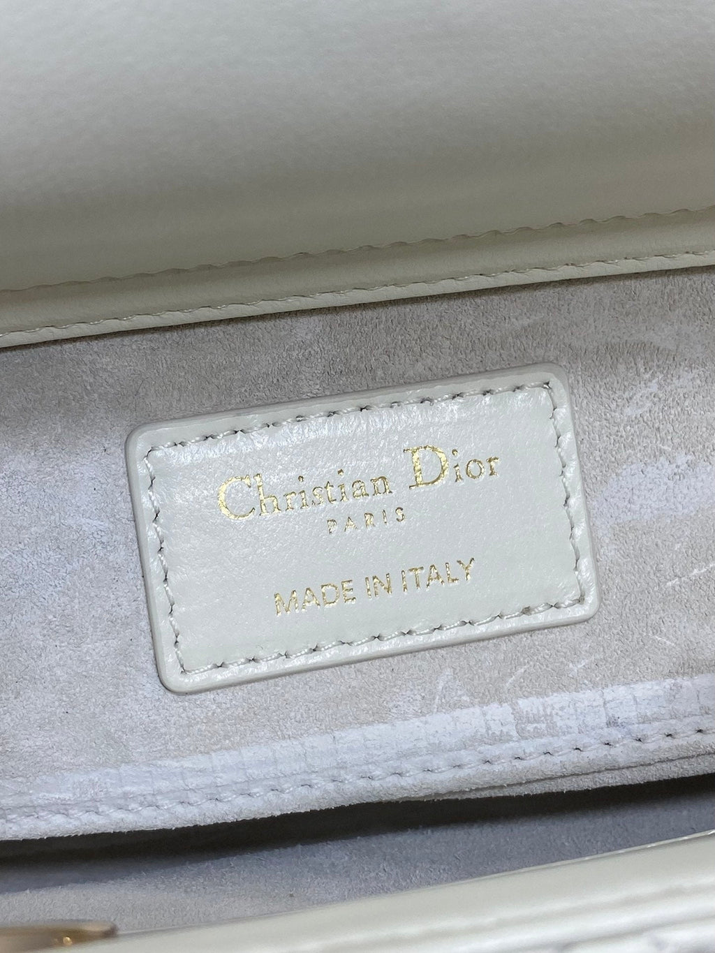 DIOR 25S SMALL LADY D‑JOY BAG 22 IN IVORY CALFSKIN GOLD HARDWRE