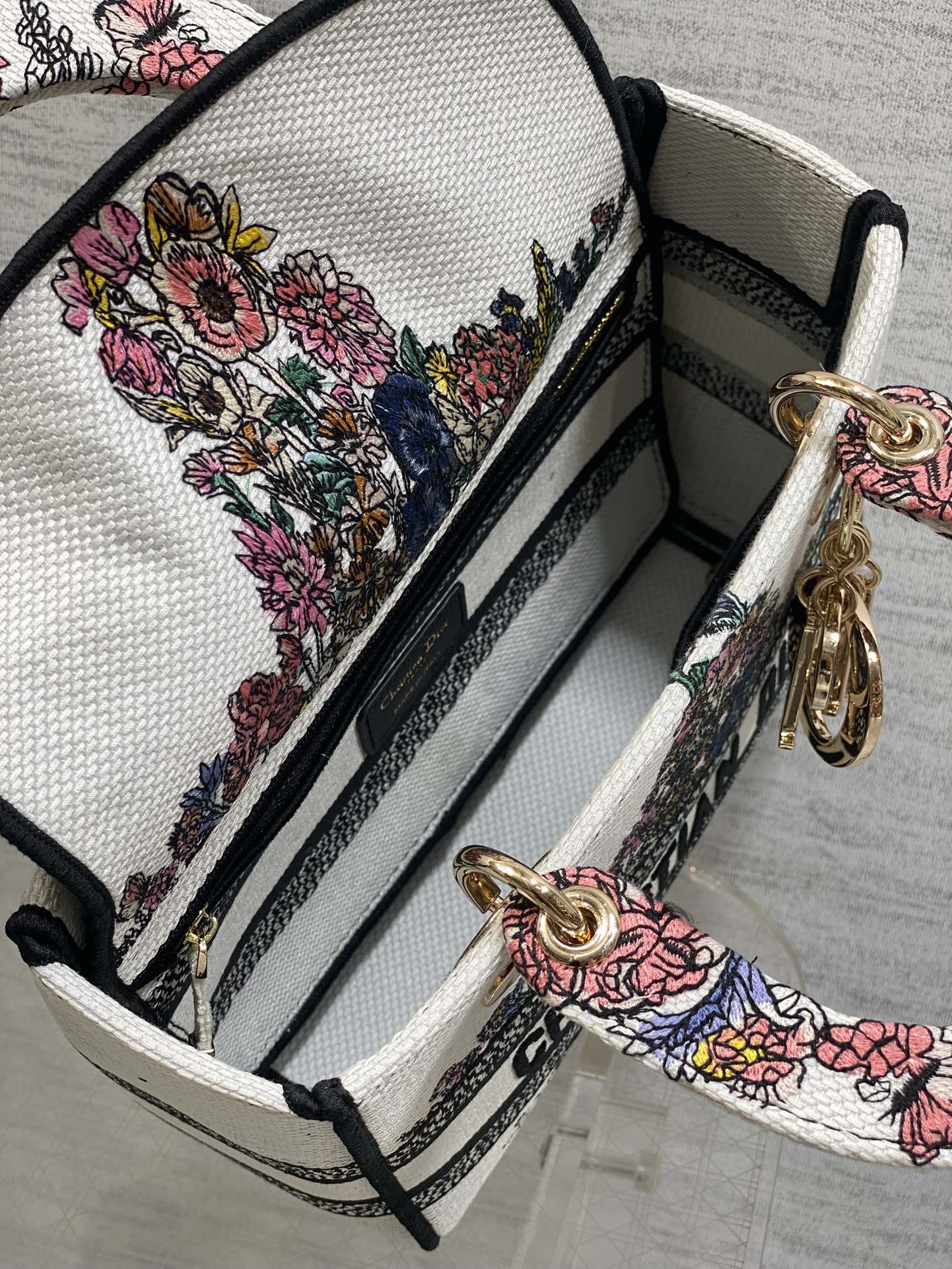 DIOR 25S SMALL LADY D-LITE BAG 24 IN WHITE RED  STAR EMBROIDERY
