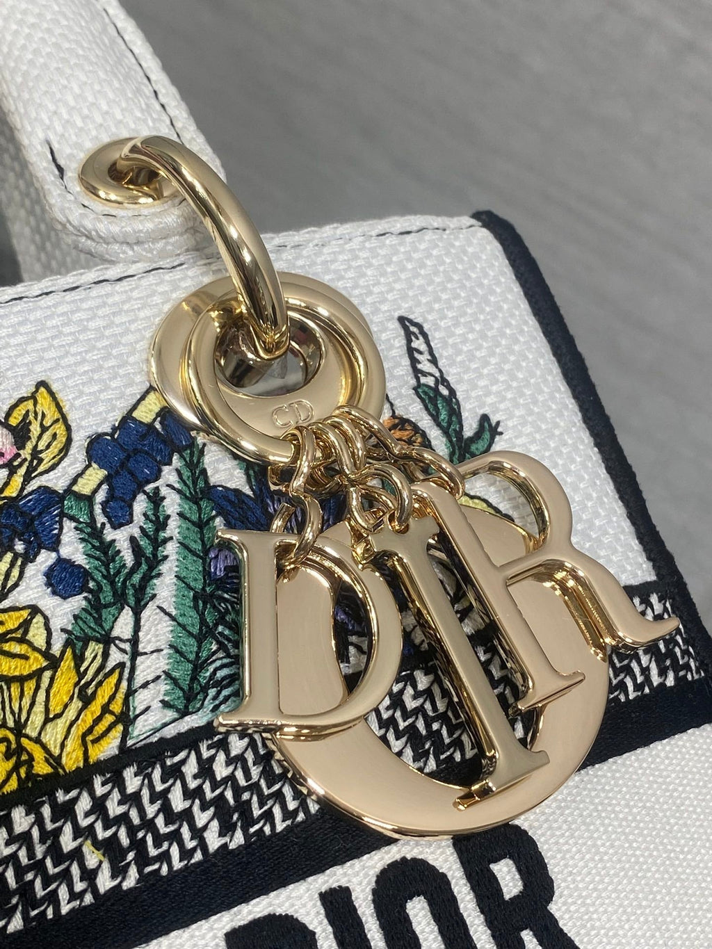 DIOR 25S SMALL LADY D-LITE BAG 24 IN WHITE  FLOWERS CALENDAR ALLOVER EMBROIDERY