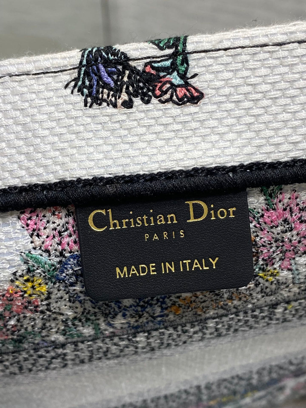 DIOR 25S LUCKY SMALL DIOR BOOK TOTE 26 IN WHITE MULTICOLOR DIOR STAR EMBROIDERY