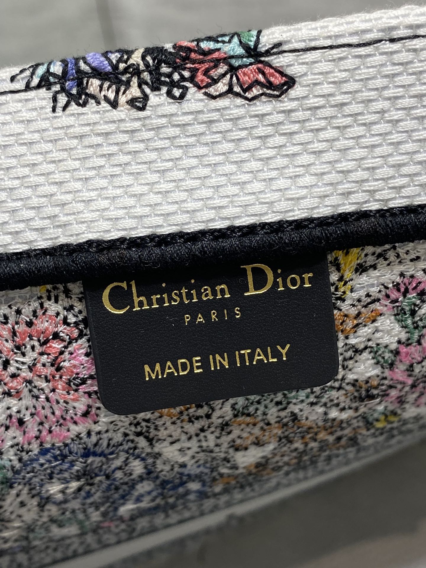 DIOR 25S LUCKY MEDIUM DIOR BOOK TOTE 36 IN WHITE MULTICOLOR DIOR STAR EMBROIDERY