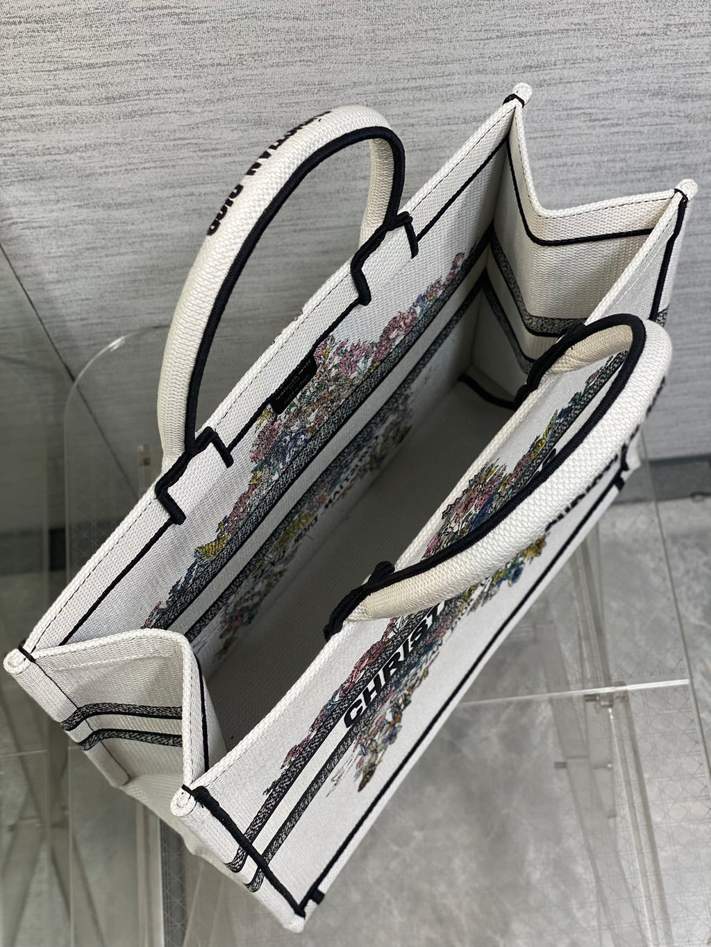 DIOR 25S LUCKY LARGE DIOR BOOK TOTE 42 IN WHITE MULTICOLOR DIOR STAR EMBROIDERY
