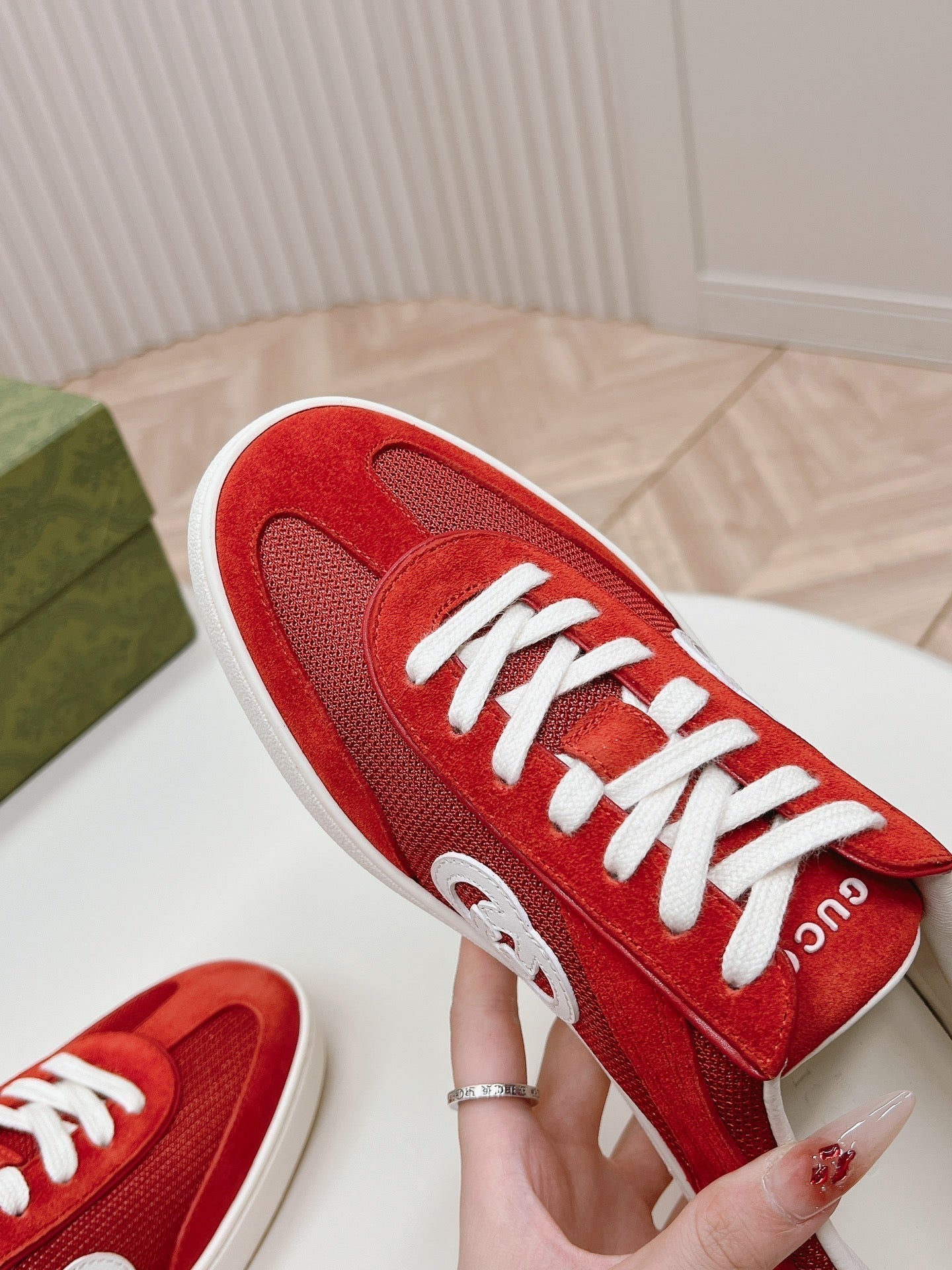 GUCCI SNEAKER WITH INTERLOCKING G IN CHERRY RED SUEDE AND MESH