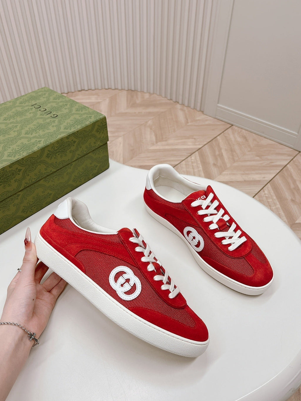 GUCCI SNEAKER WITH INTERLOCKING G IN CHERRY RED SUEDE AND MESH