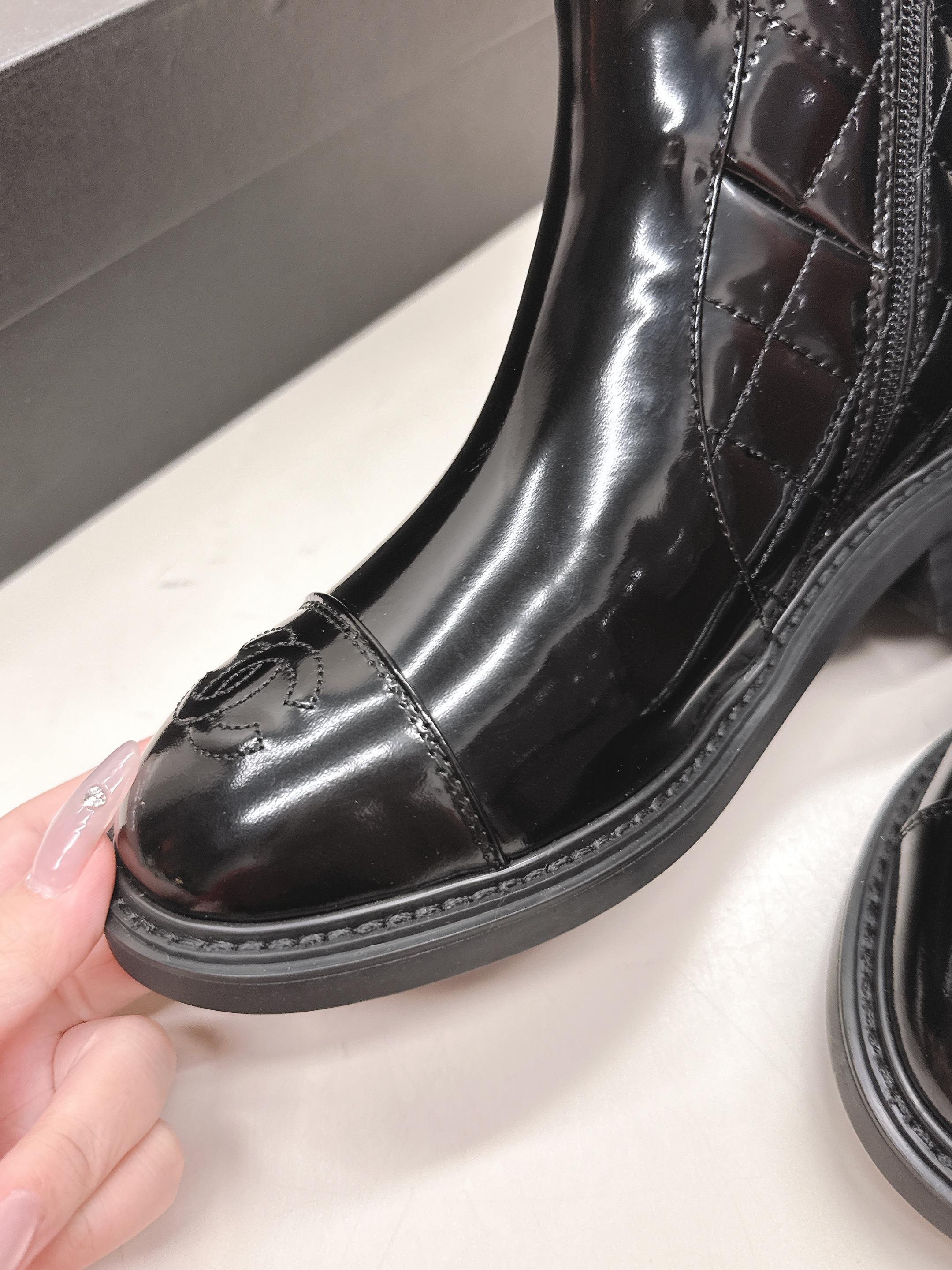 CHANEL ANKLE BOOTS 25S IN BLACK GLOSSY LAMBSKIN WITH GOLD HARDWARE