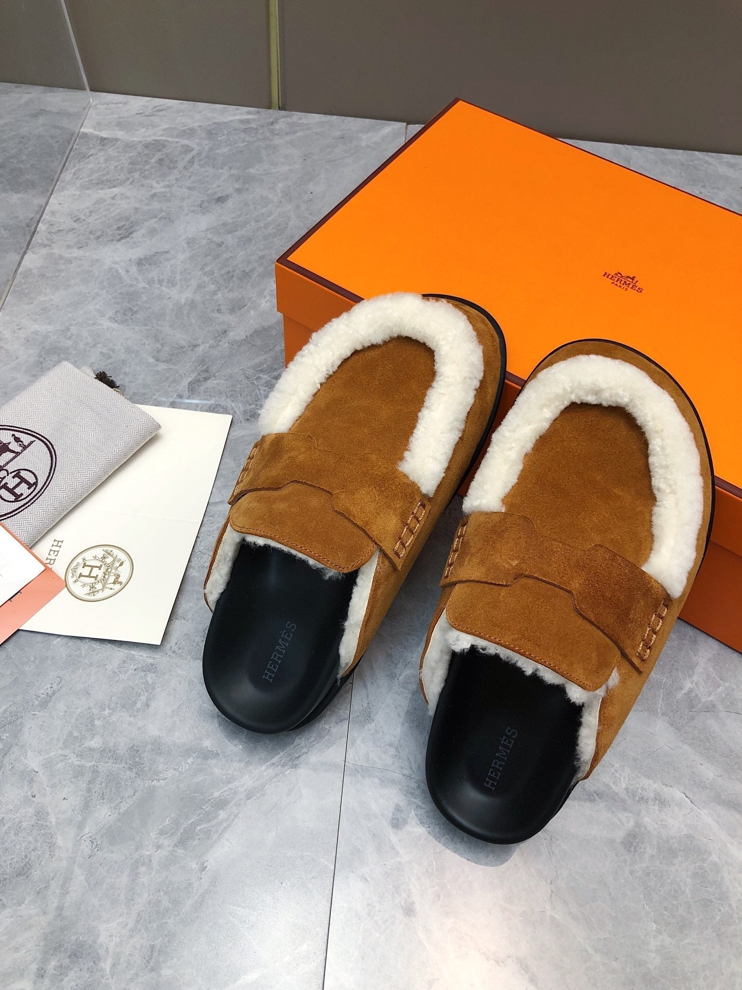 HERMES GO MULE IN BRONZE BROWN SUEDE ATTACH WHITE FLEECE