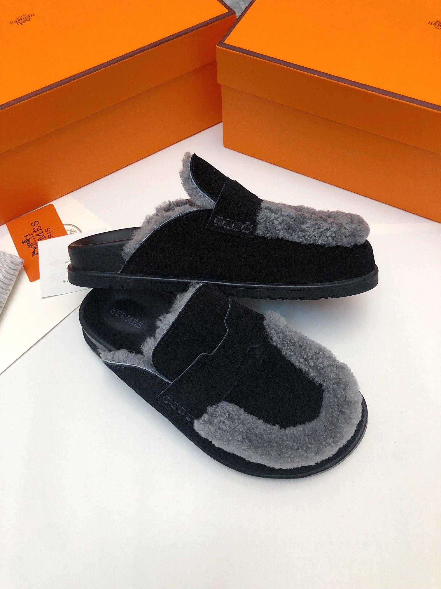 HERMES GO MULE IN BLACK SUEDE ATTACH LIGHT GRAY FLEECE