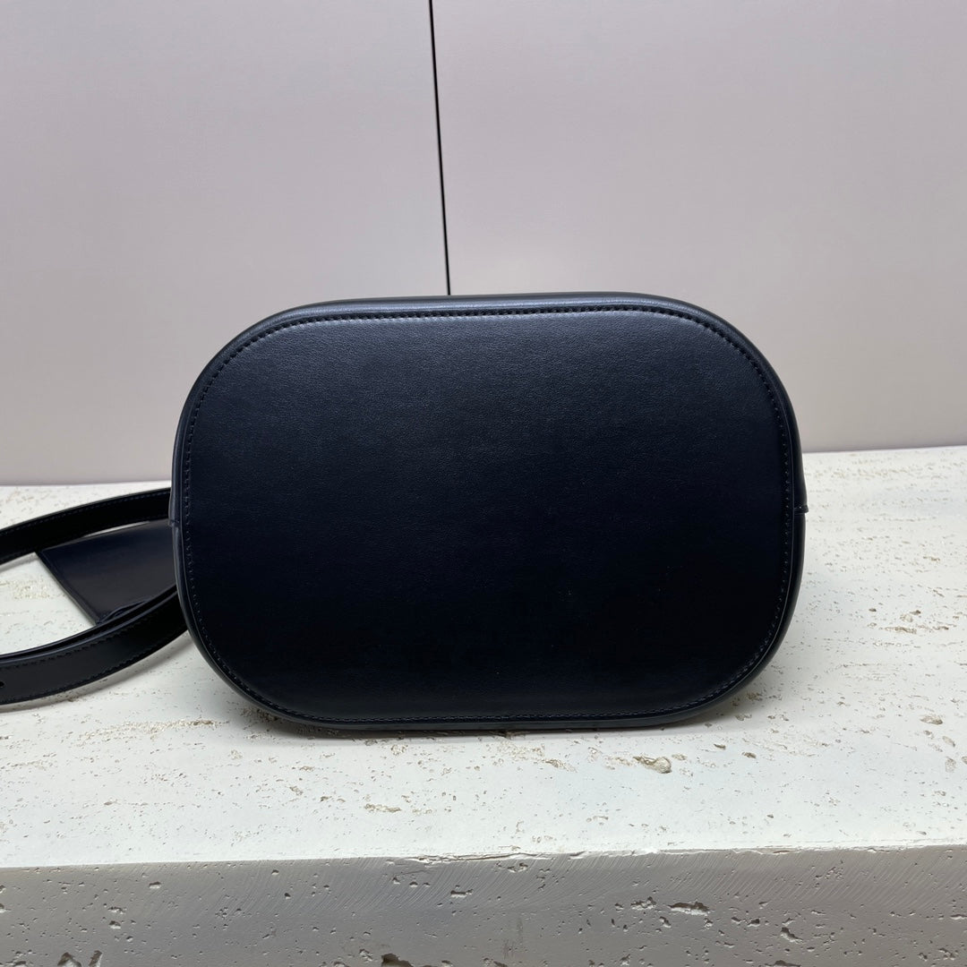 CELINE MEDIUM 28 LOUISE BAG IN BLACK SMOOTH CALFSKIN