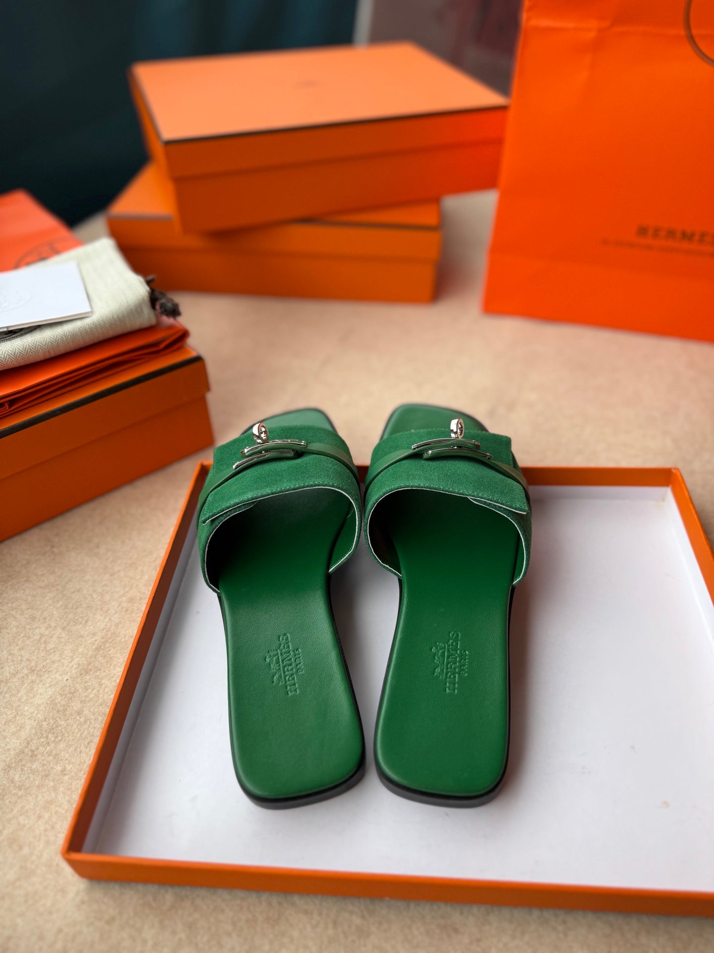 HERMES 0RAN SANDALS IN EMERALD GREEN CALFSKIN