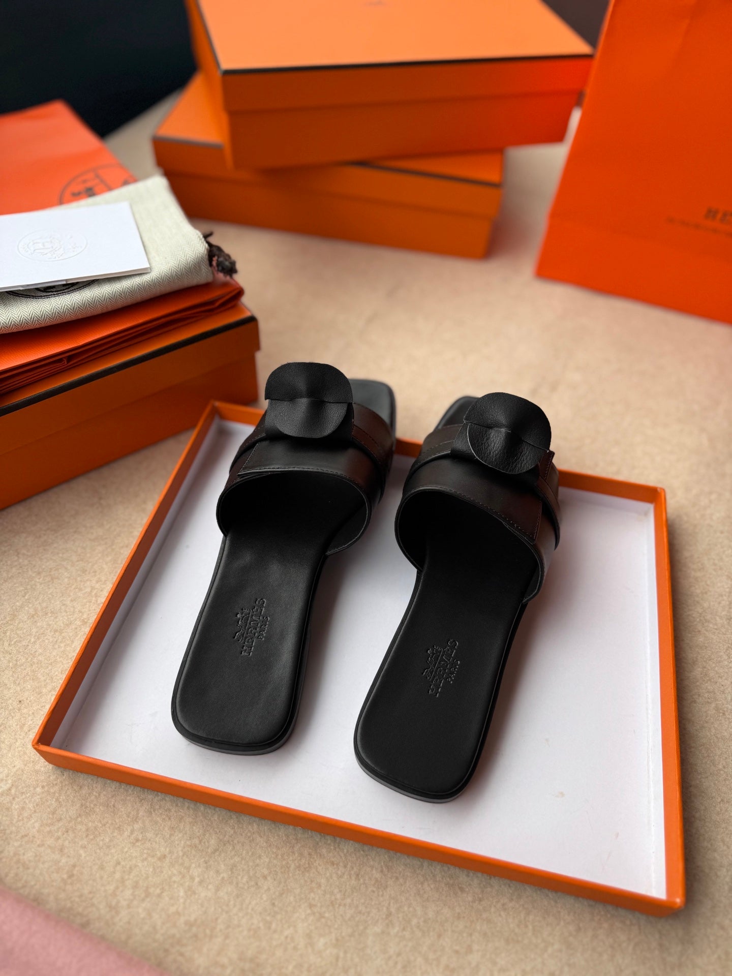 HERMES 0RAN SANDALS IN BLACK CALFSKIN