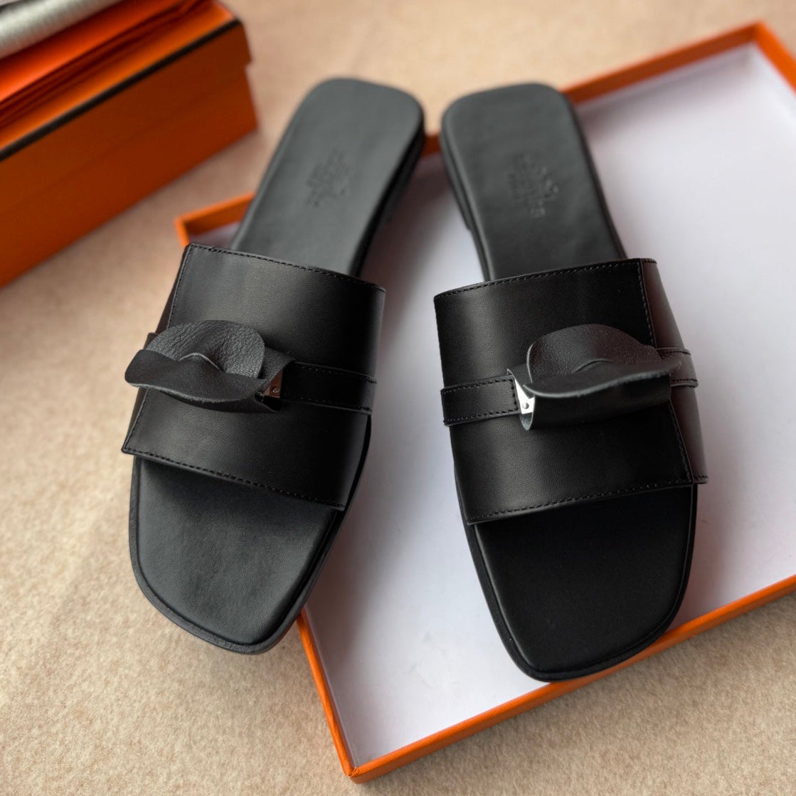 HERMES 0RAN SANDALS IN BLACK CALFSKIN