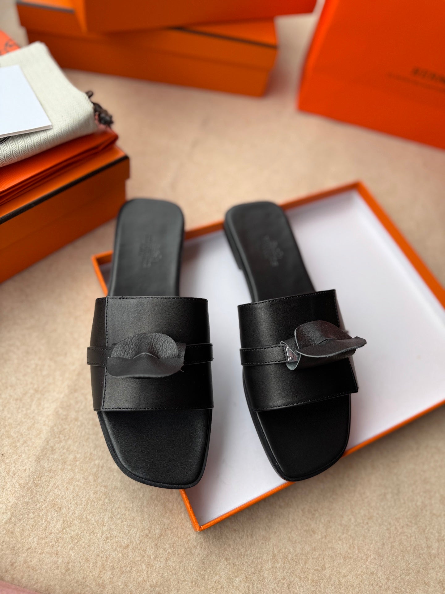 HERMES 0RAN SANDALS IN BLACK CALFSKIN