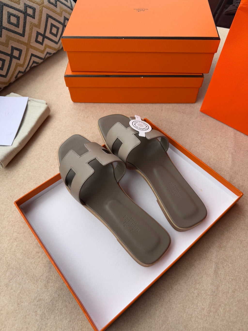 HERMES 0RAN SANDALS IN CEDAR BROWN CALFSKIN