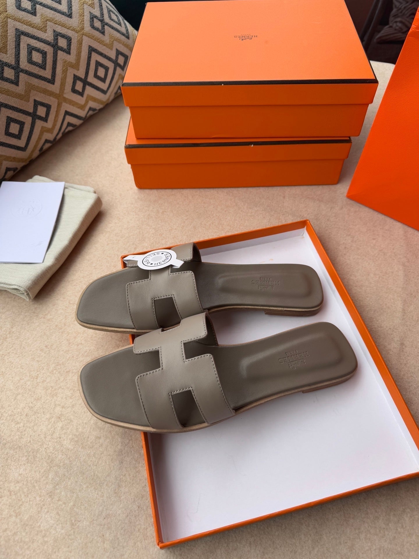 HERMES 0RAN SANDALS IN CEDAR BROWN CALFSKIN