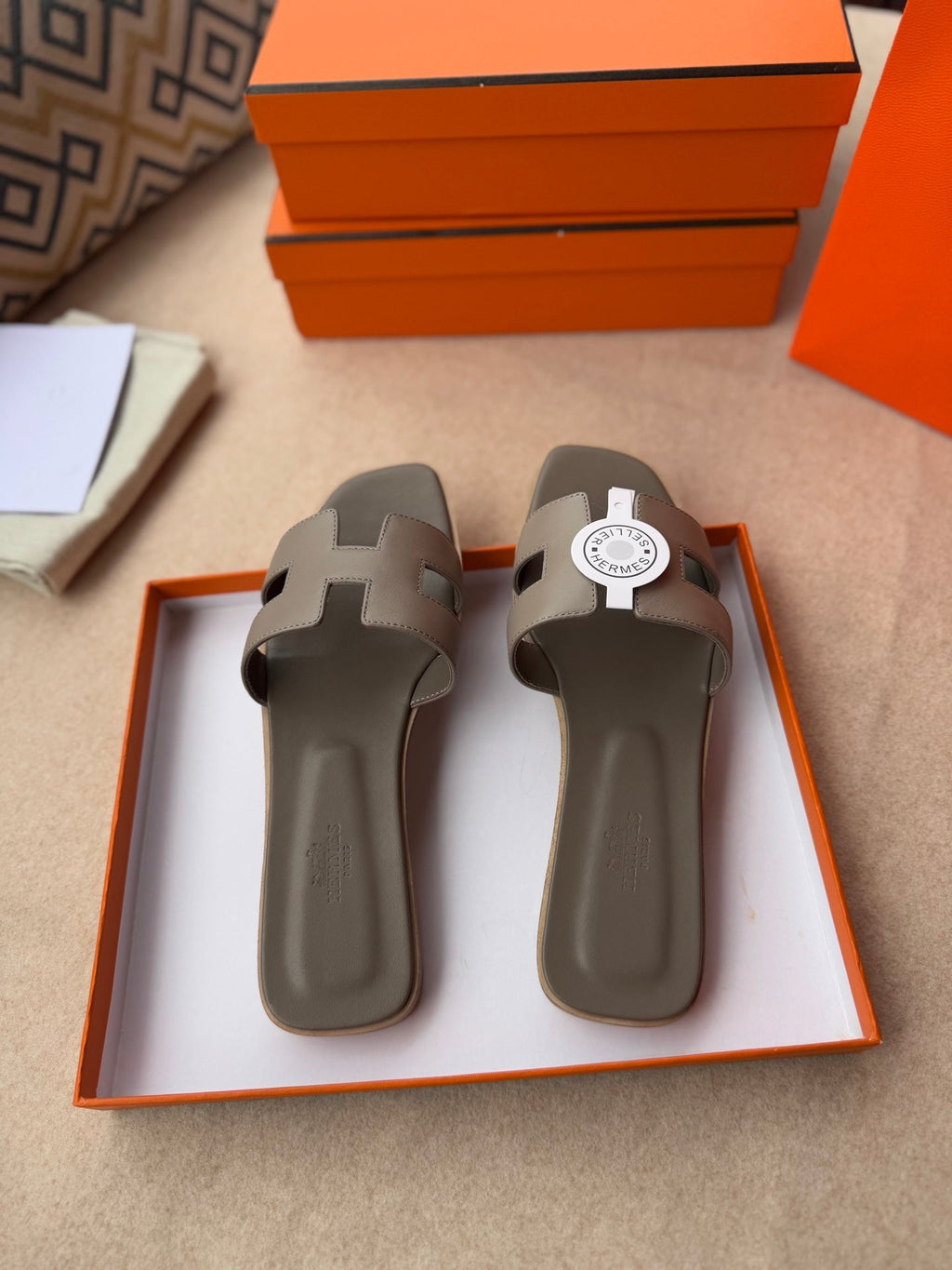 HERMES 0RAN SANDALS IN CEDAR BROWN CALFSKIN