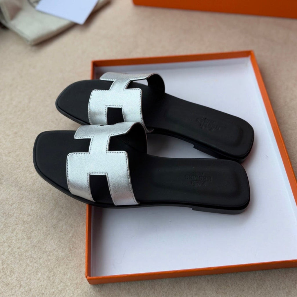HERMES 0RAN SANDALS IN SILVER CALFSKIN
