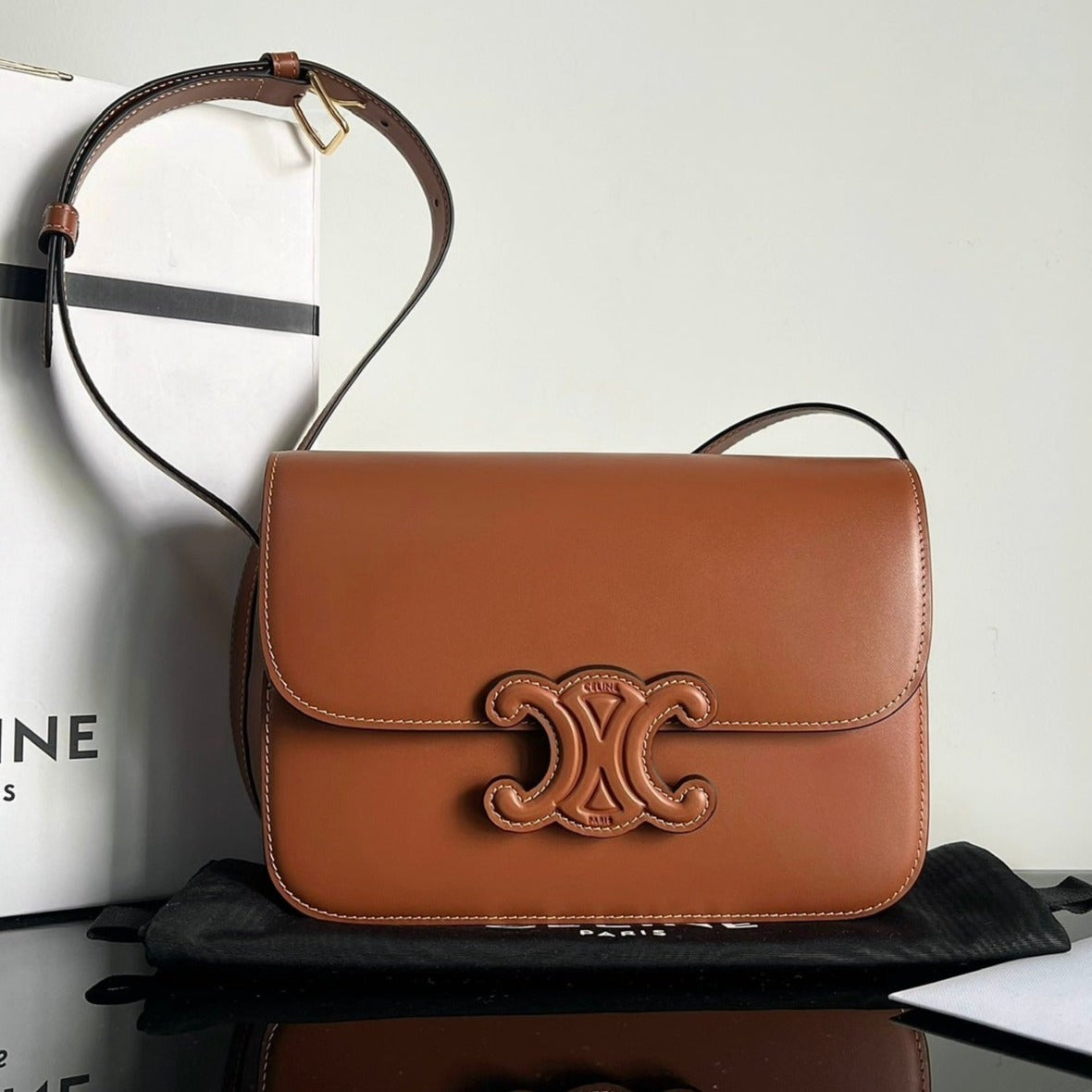 CELINE CLASSIQUE TRIOMPHE 22 TAN SMOOTH CALFSKIN