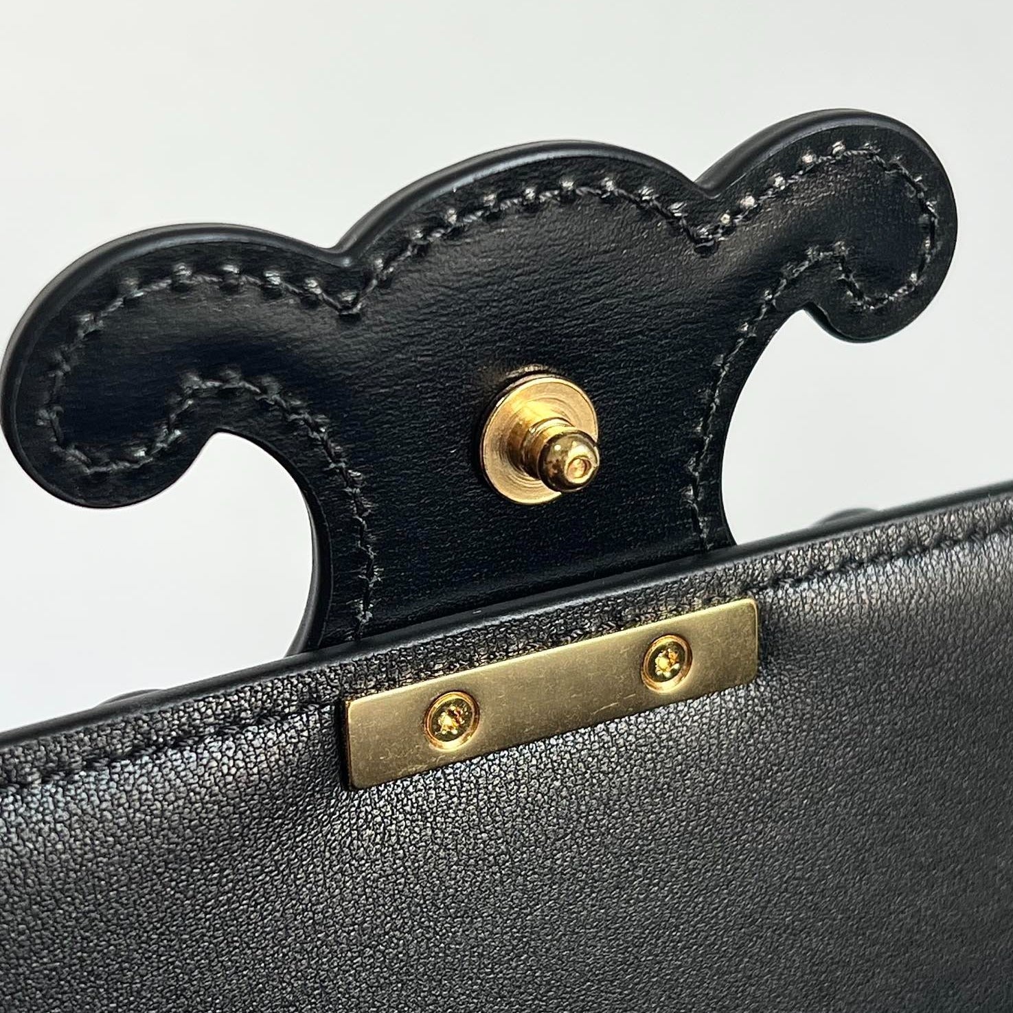 CELINE CLASSIQUE TRIOMPHE 22 BLACK SMOOTH CALFSKIN