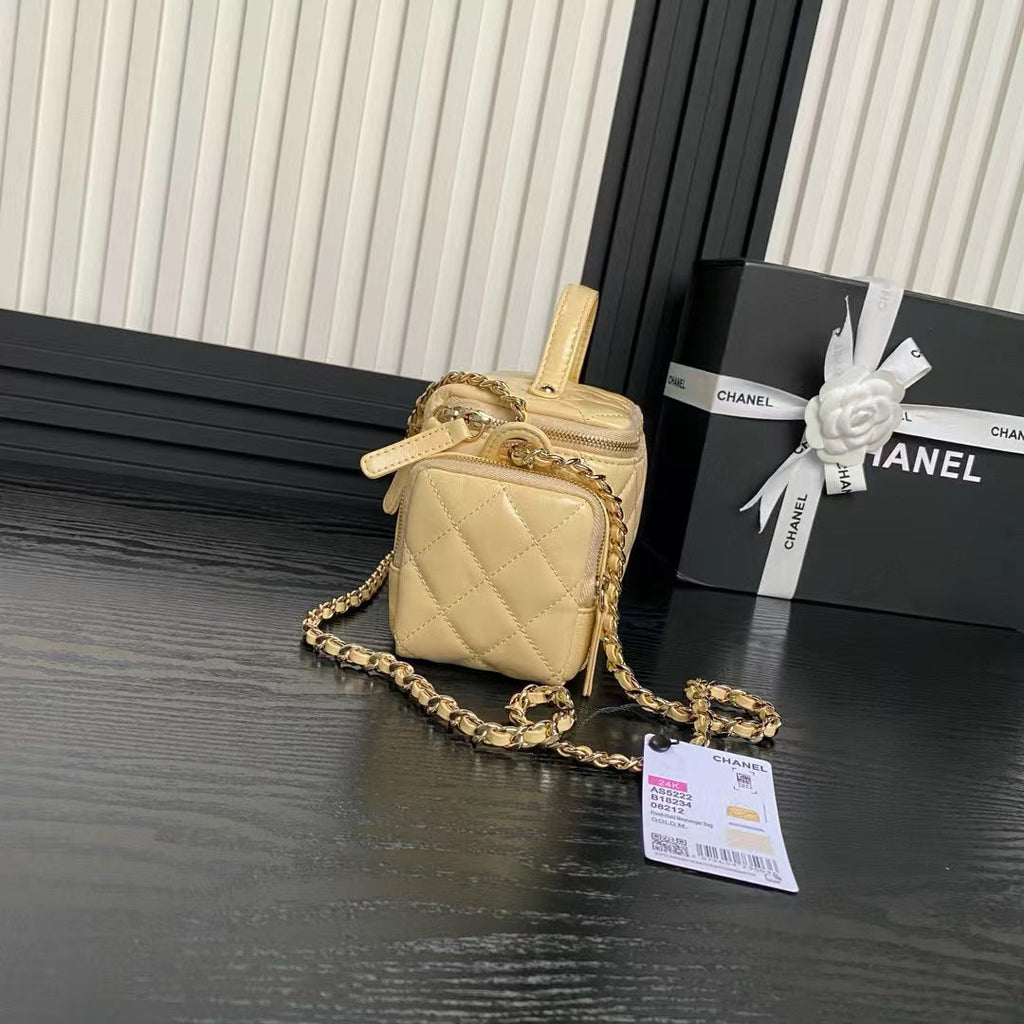CHANEL MEDIUM CAMERA BAG 23 IN BEIGE YELLOW LAMBSKIN GOLD HARDWARE