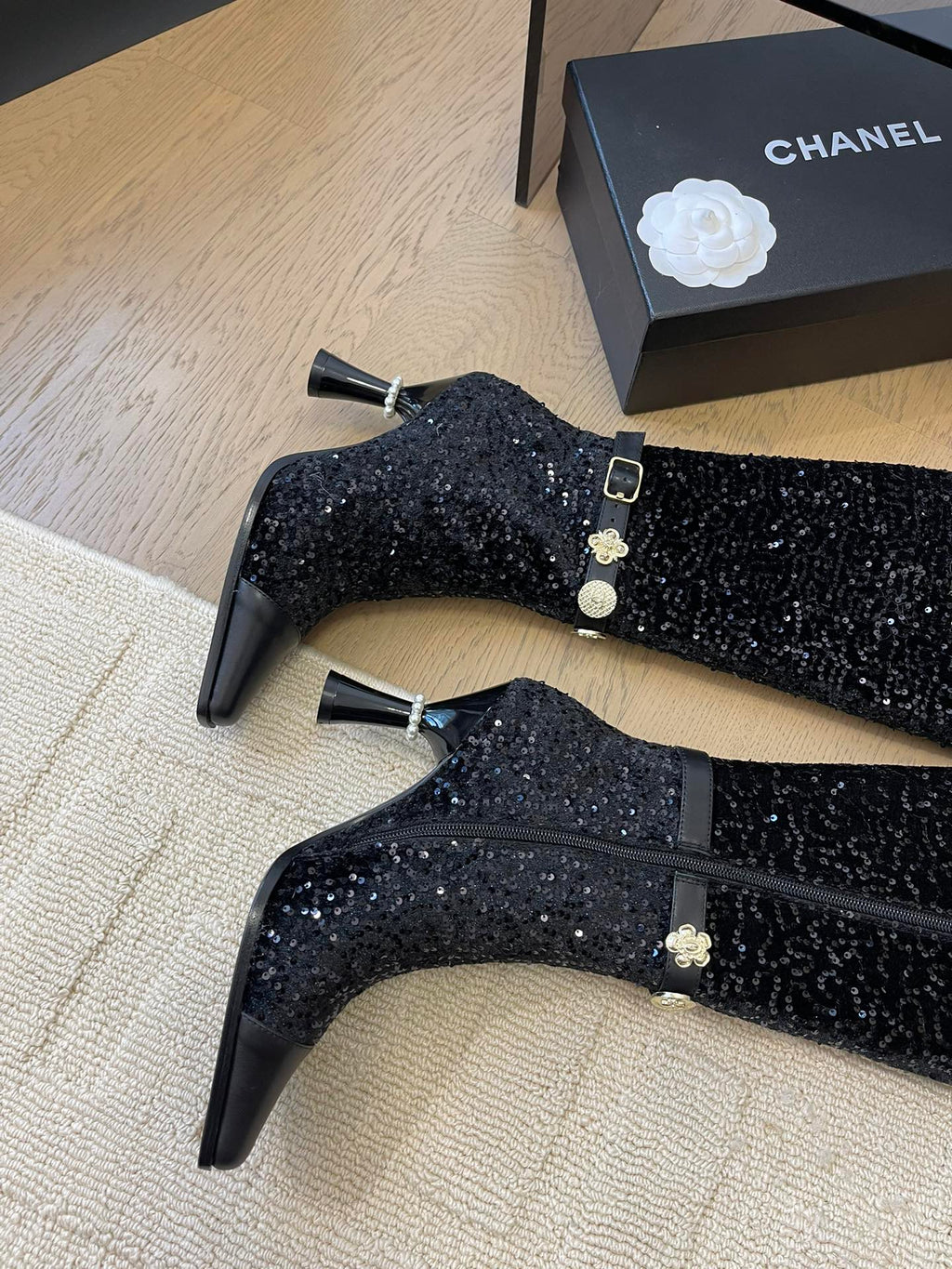 CHANEL KNEE HIGH BOOTS IN BLACK CALFSKIN AND SEQUINS