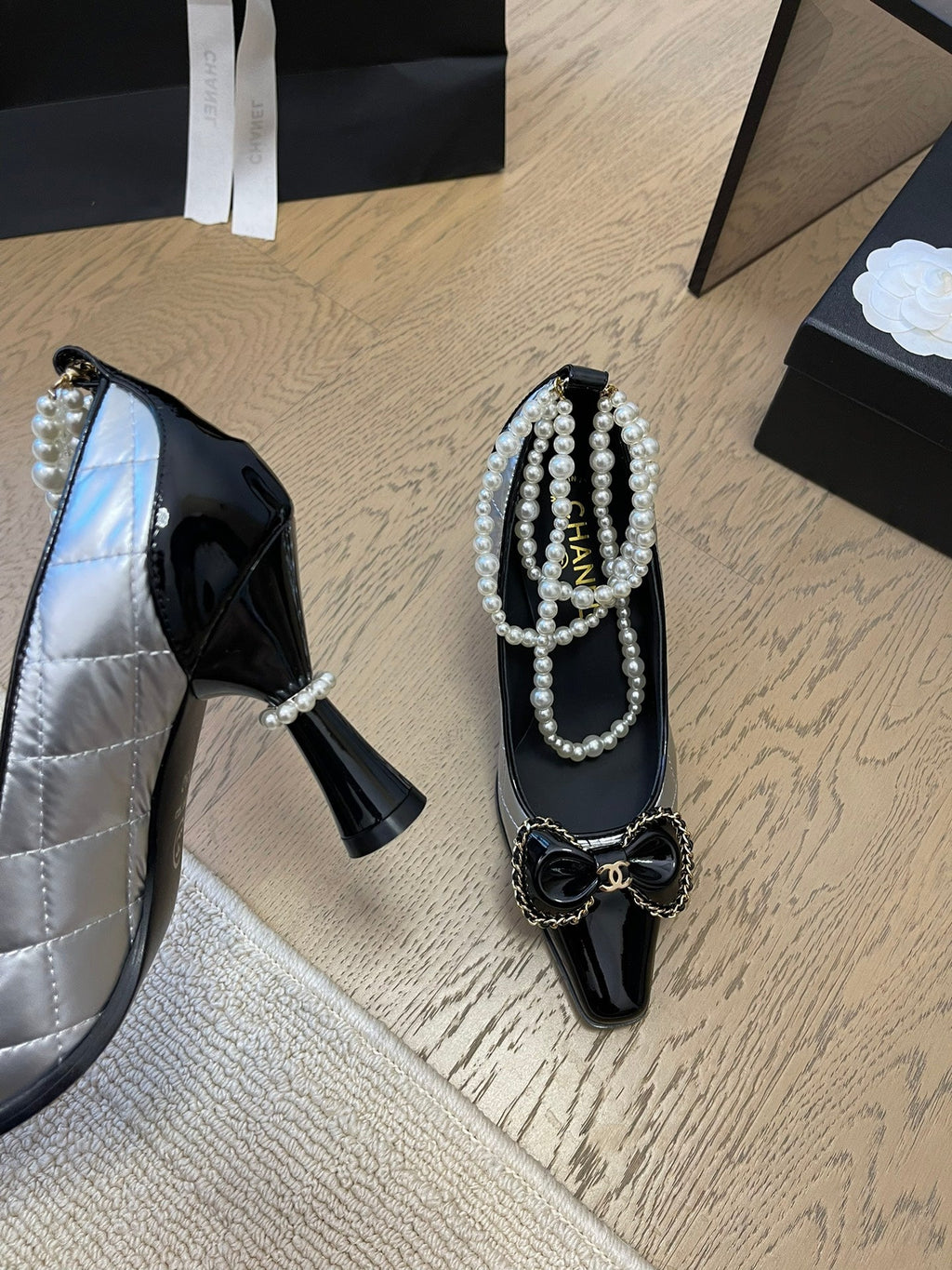 CHANEL HIGH HEEL 8 CM IN SILVER MIX BLACK CALFSKIN WITH PEARL CHAIN