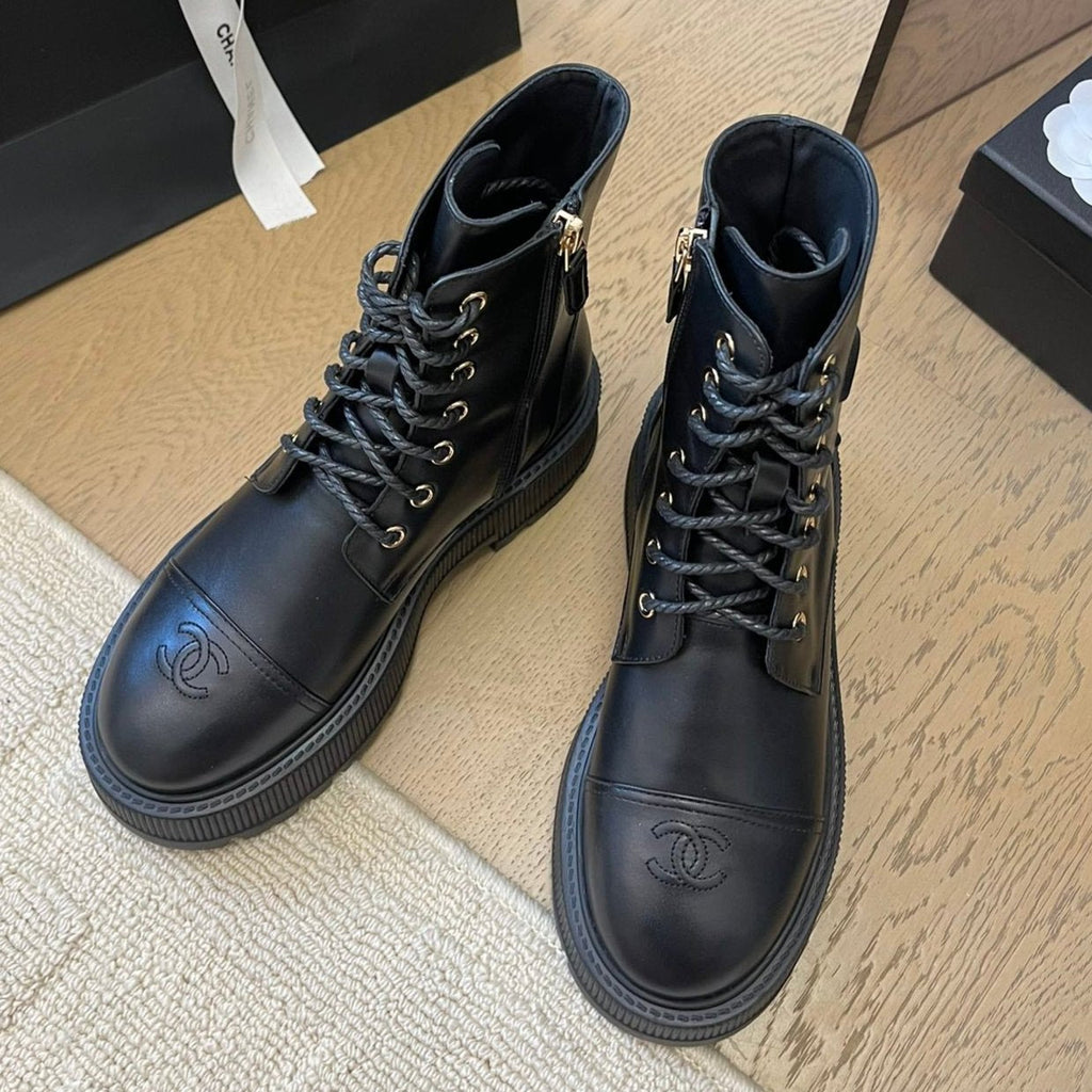 CHANEL ANKLE BOOTS IN BLACK CALFSKIN 963004