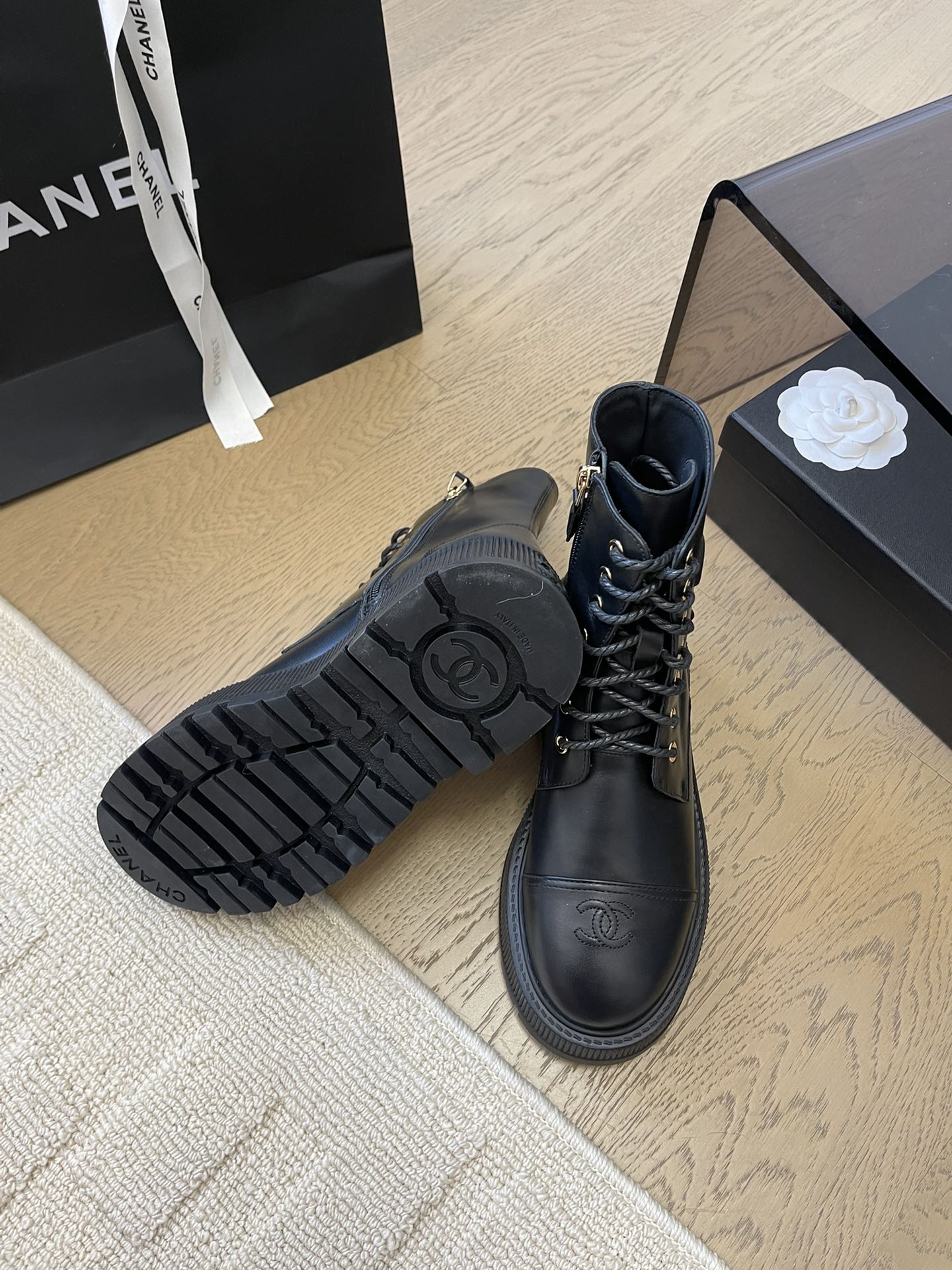CHANEL ANKLE BOOTS IN BLACK CALFSKIN 963004