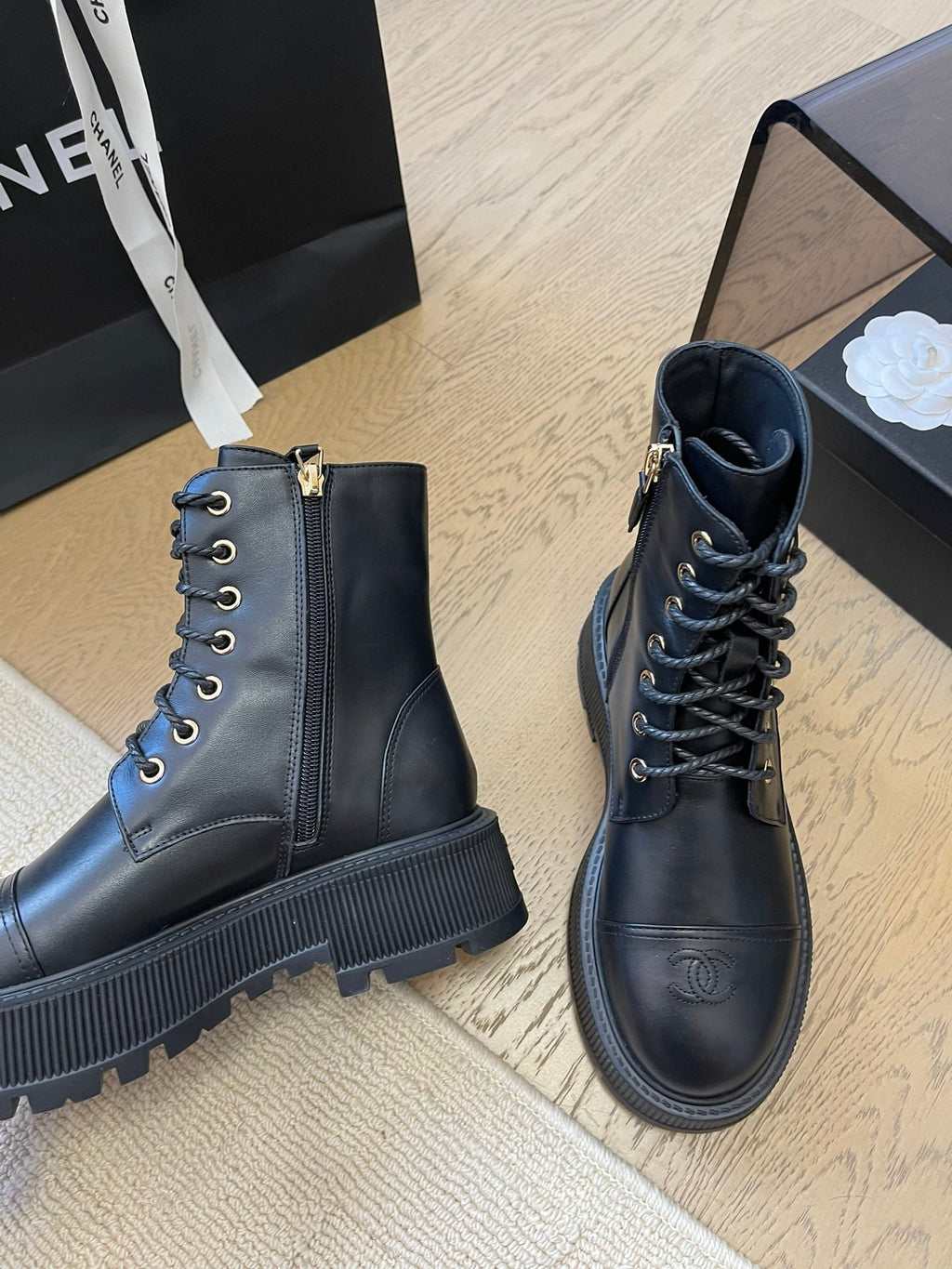 CHANEL ANKLE BOOTS IN BLACK CALFSKIN 963004