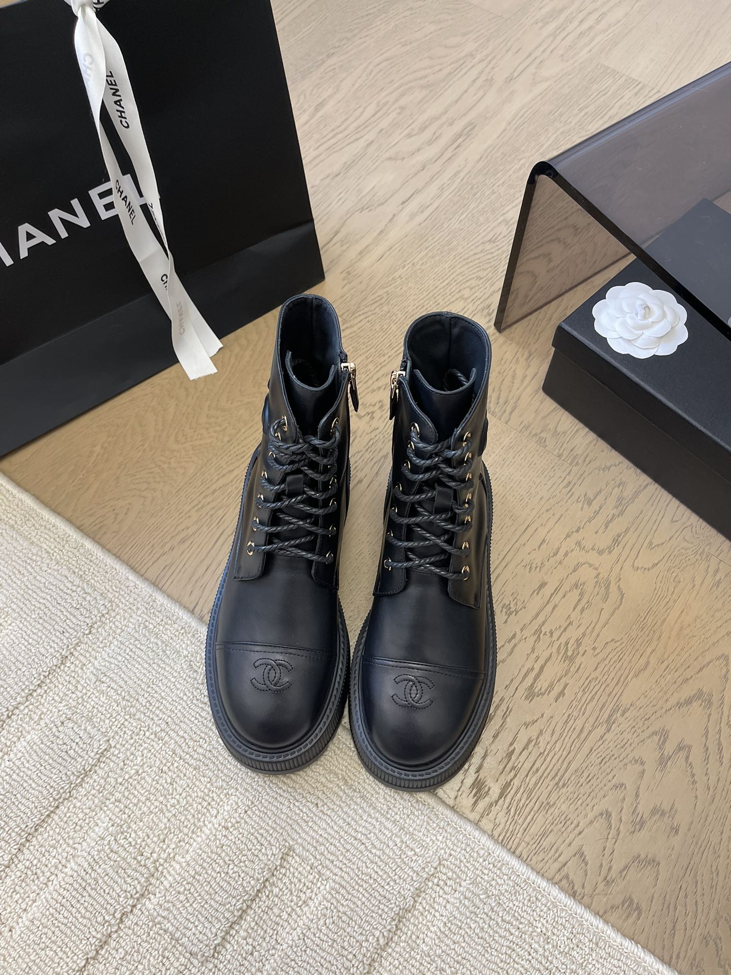 CHANEL ANKLE BOOTS IN BLACK CALFSKIN 963004