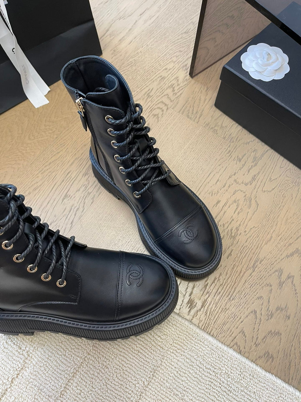 CHANEL ANKLE BOOTS IN BLACK CALFSKIN 963004