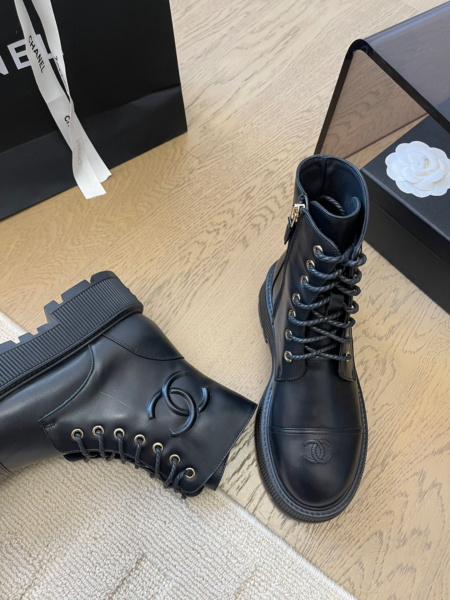 CHANEL ANKLE BOOTS IN BLACK CALFSKIN 963004