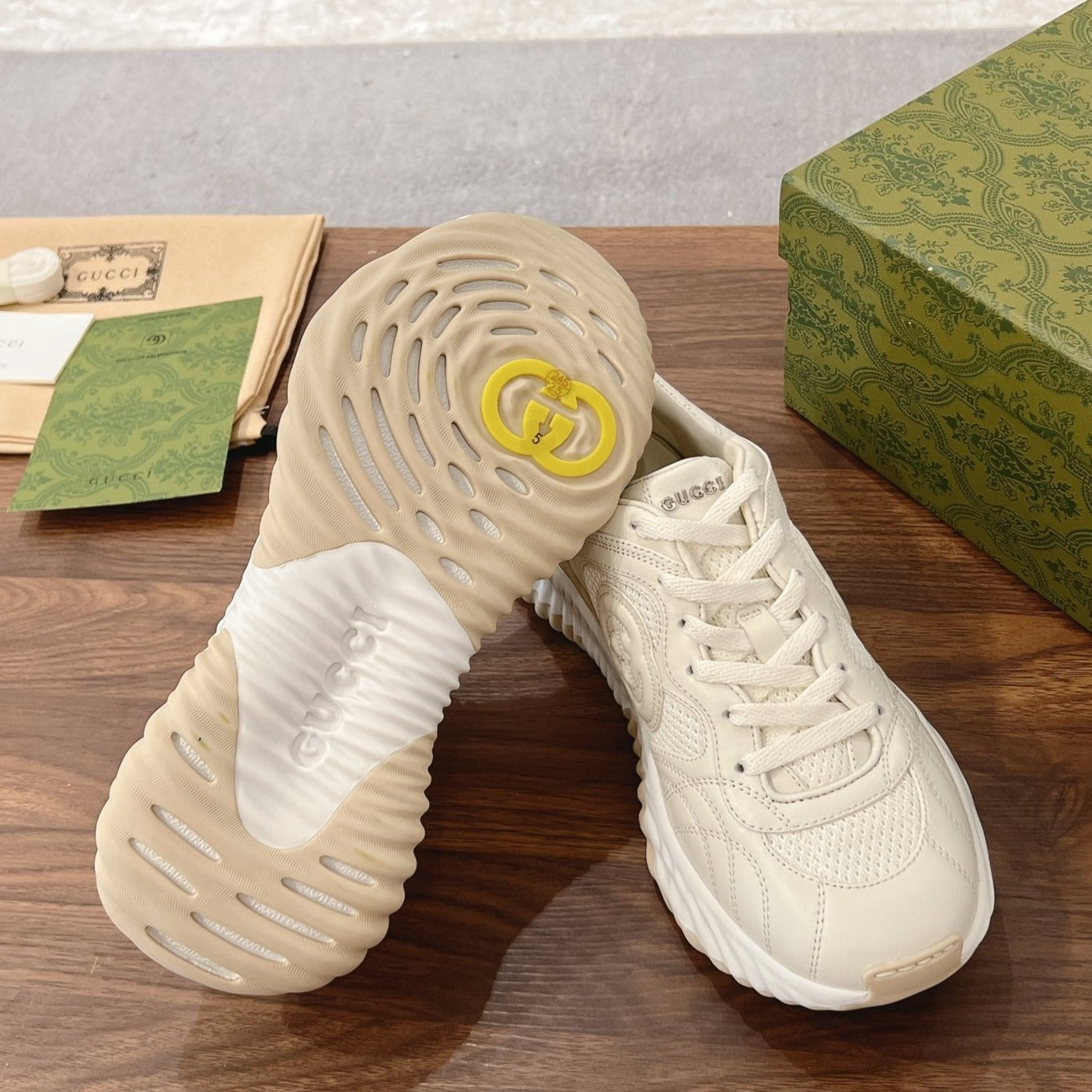 GUCCI RIPPLE SNEAKER  cream
