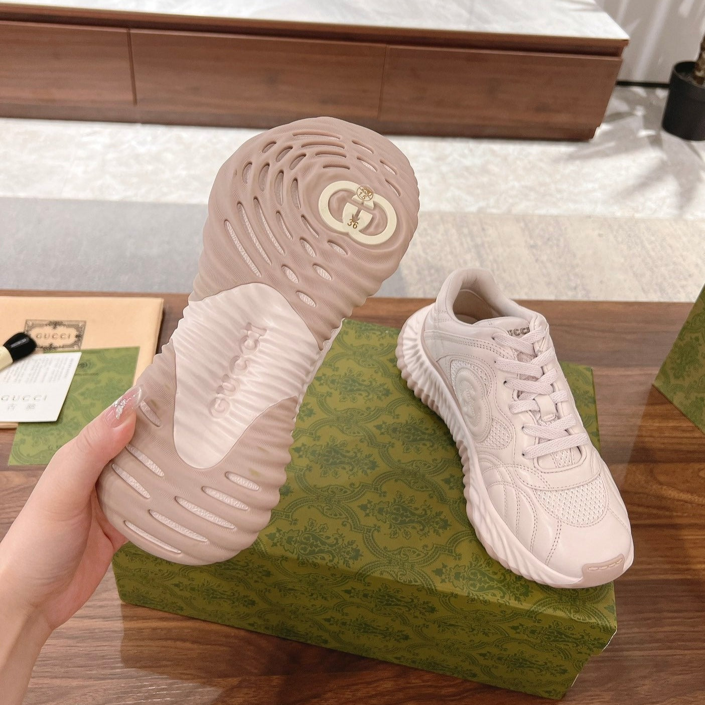 GUCCI RIPPLE SNEAKER JASmine cream