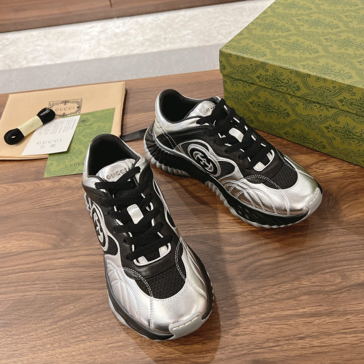 GUCCI RIPPLE SNEAKER BLACK Silver
