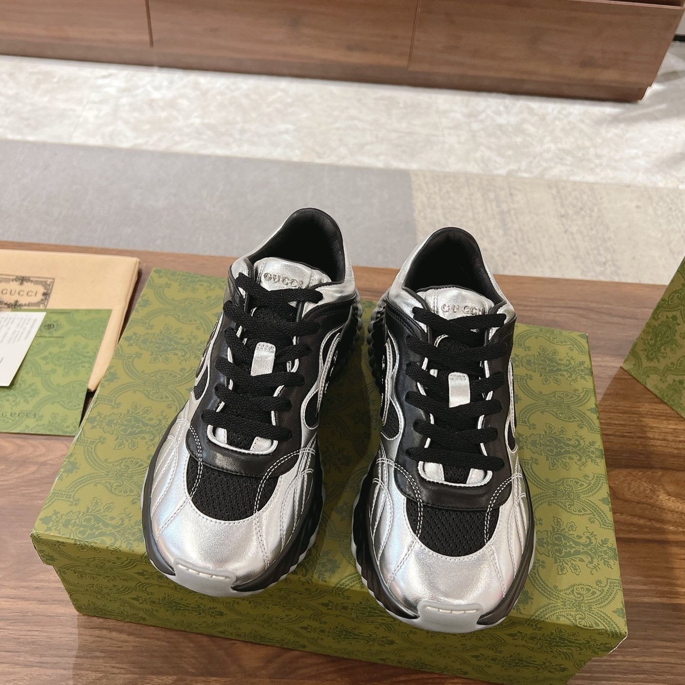 GUCCI RIPPLE SNEAKER BLACK Silver