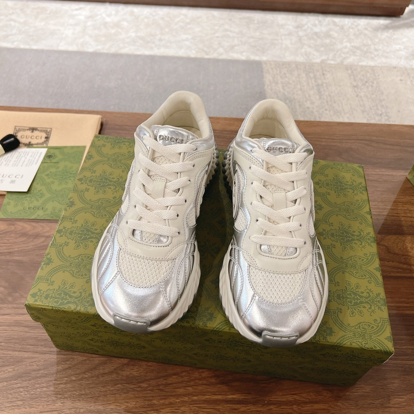GUCCI RIPPLE SNEAKER Cream SILVER
