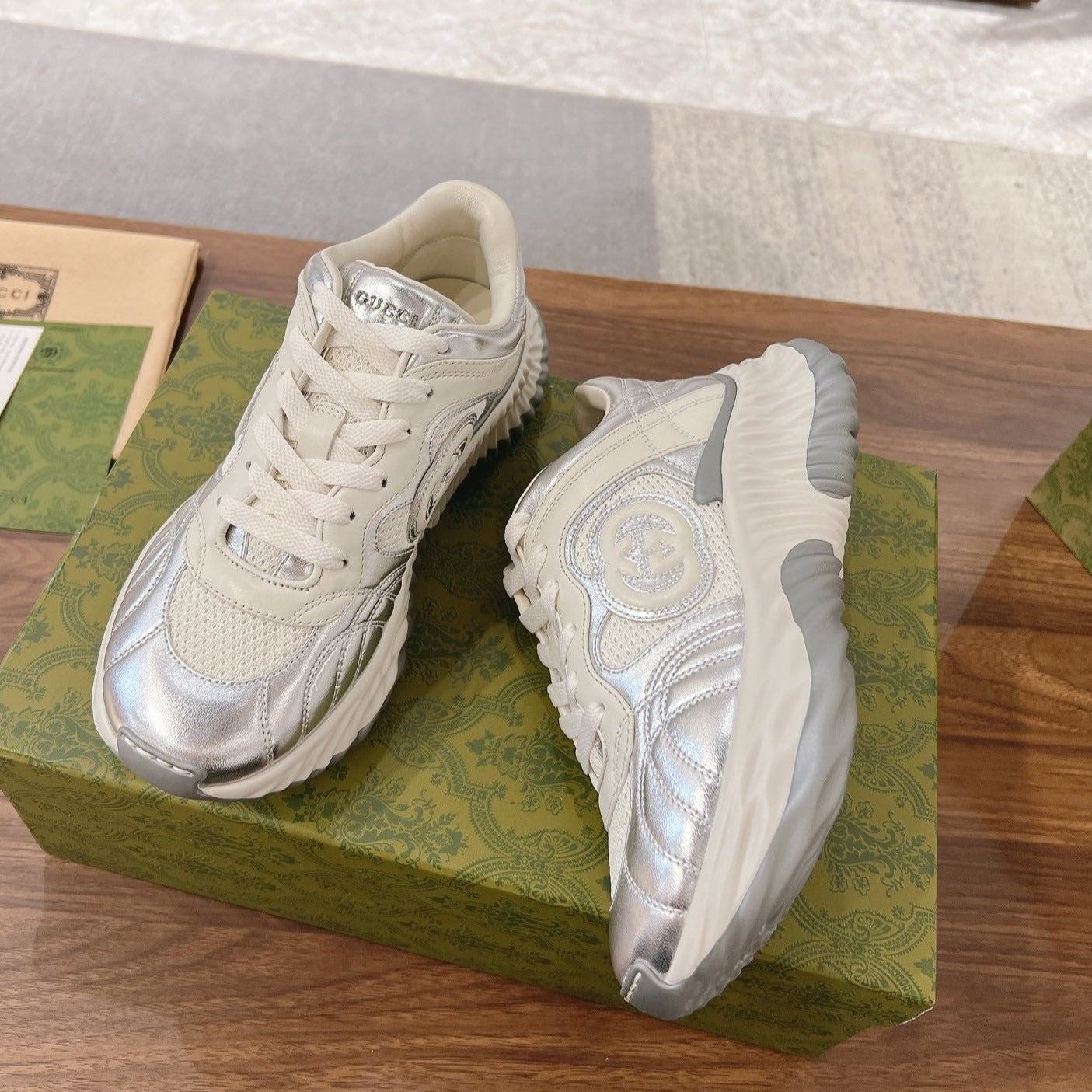 GUCCI RIPPLE SNEAKER Cream SILVER