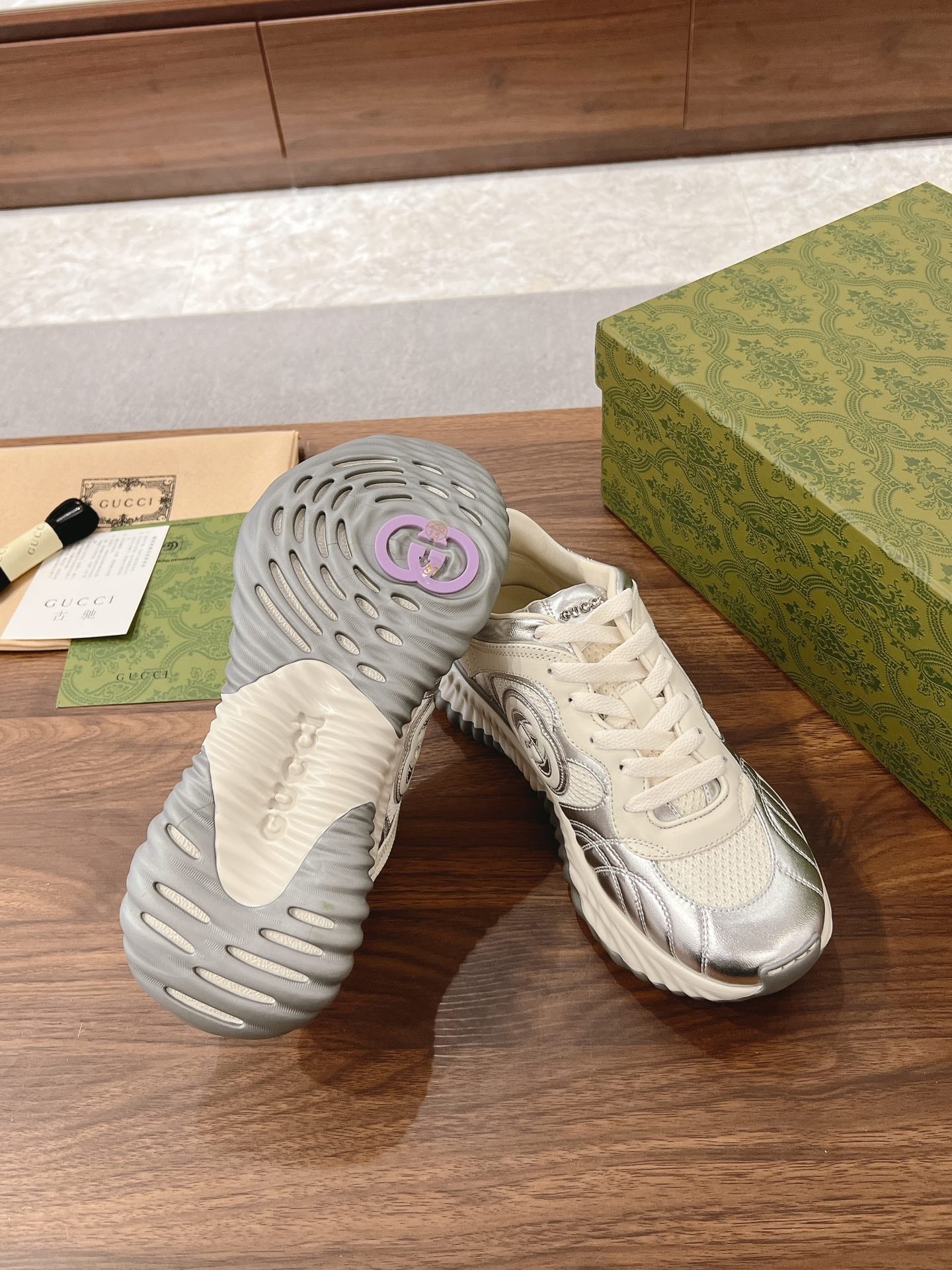 GUCCI RIPPLE SNEAKER Cream SILVER