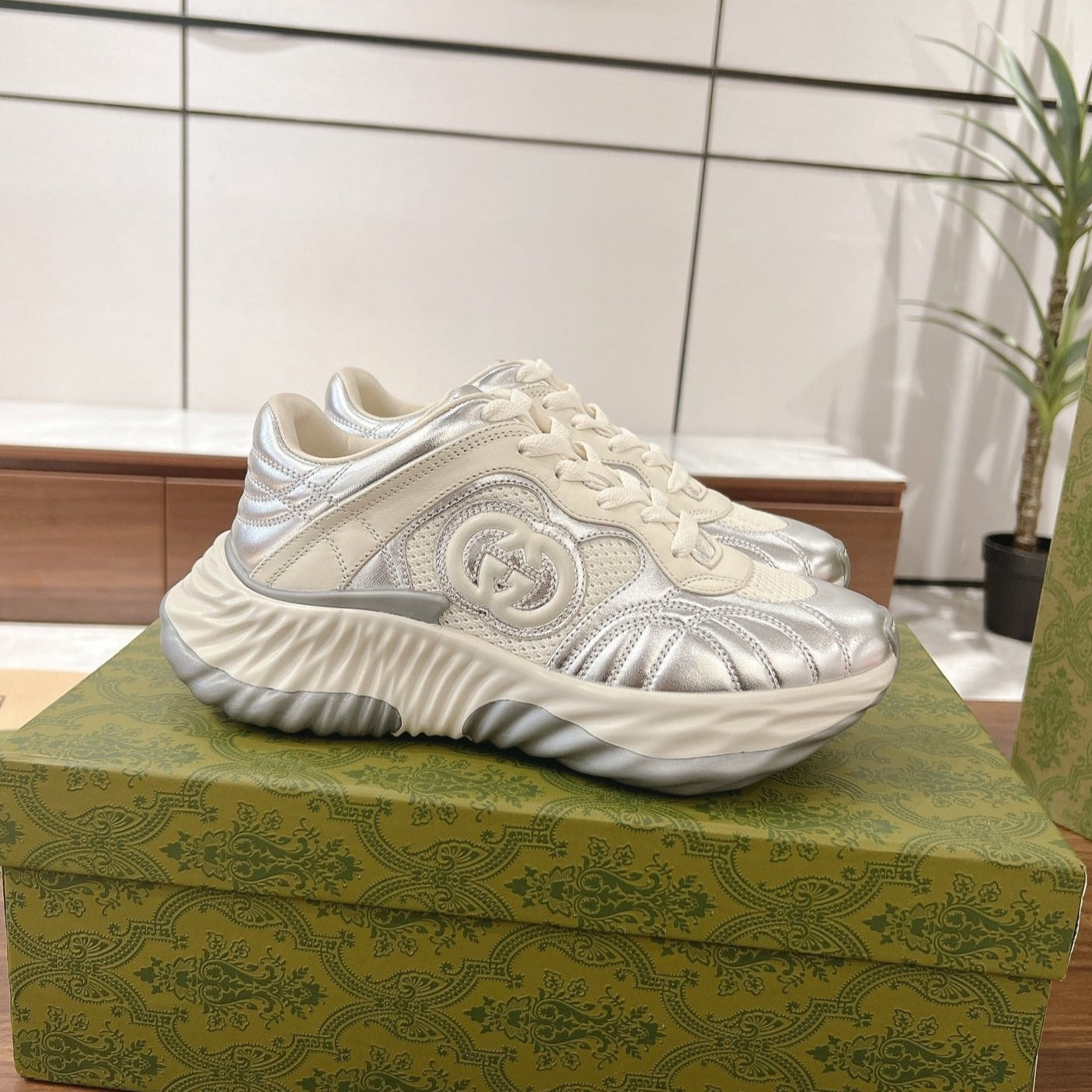 GUCCI RIPPLE SNEAKER Cream SILVER