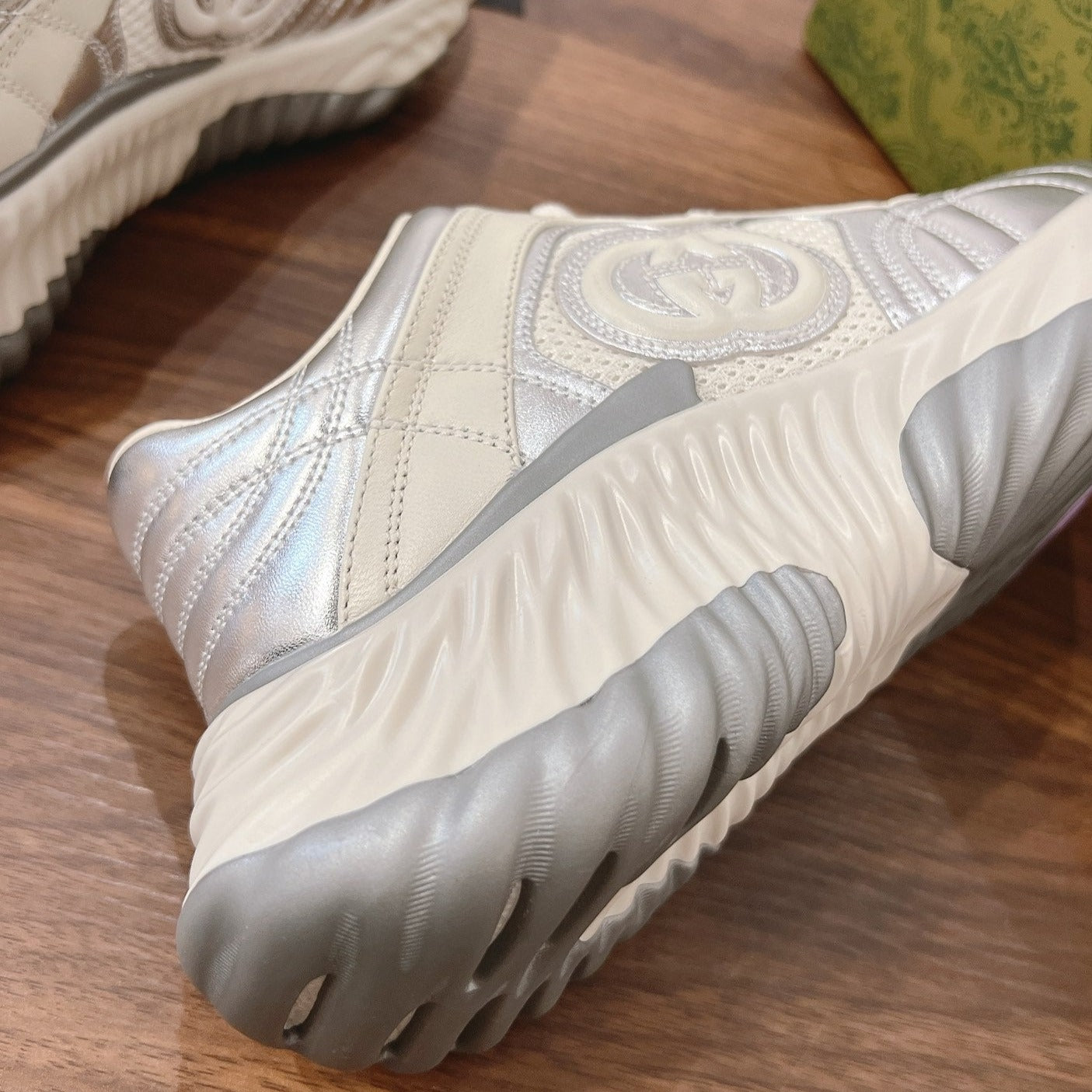 GUCCI RIPPLE SNEAKER Cream SILVER