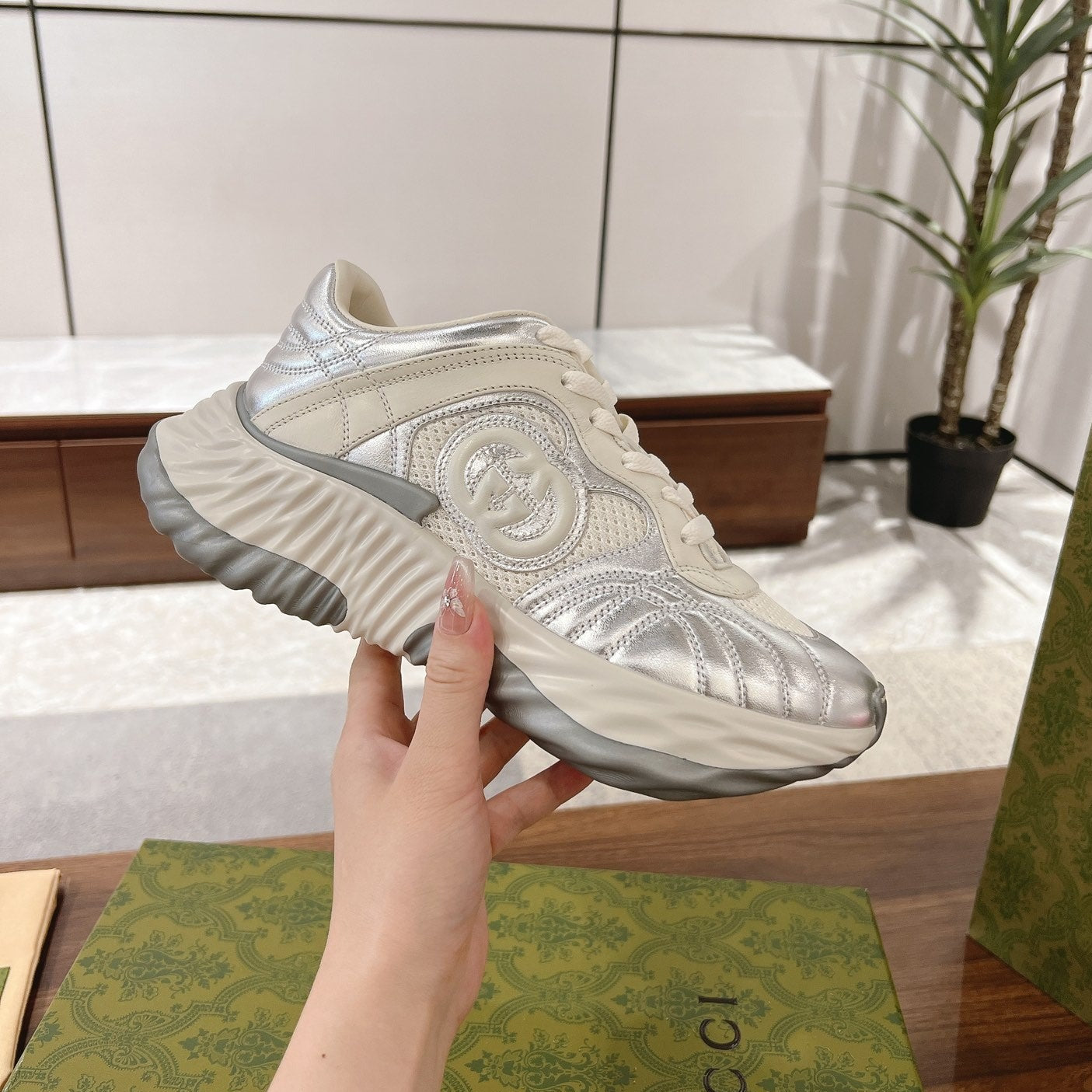 GUCCI RIPPLE SNEAKER Cream SILVER