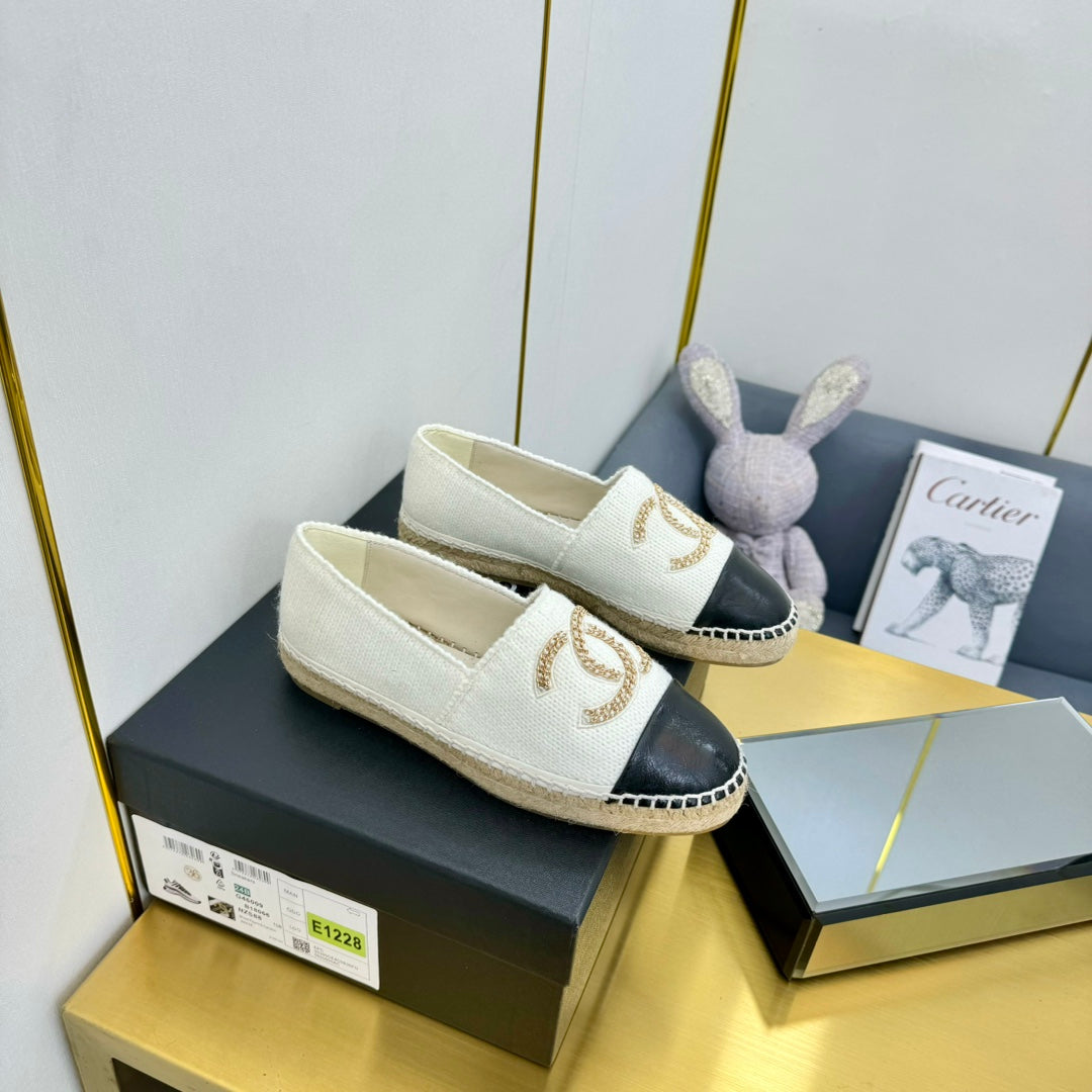 CHANEL ESPADRILLES PLATFORM 25S IN WHITE KNITTED WOOL AND BLACK LAMBSKIN