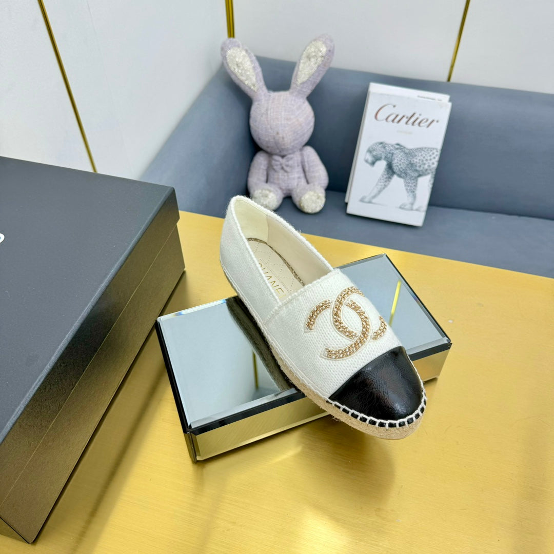 CHANEL ESPADRILLES PLATFORM 25S IN WHITE KNITTED WOOL AND BLACK LAMBSKIN