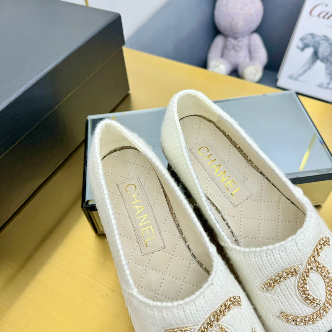 CHANEL ESPADRILLES PLATFORM 25S IN WHITE KNITTED WOOL AND BLACK LAMBSKIN