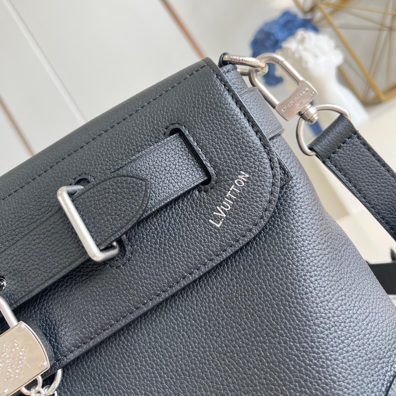 LOUIS VUITTON STEAMER CROSSBODY 30 IN BLACK CALFSKIN SILVER HARDWARE