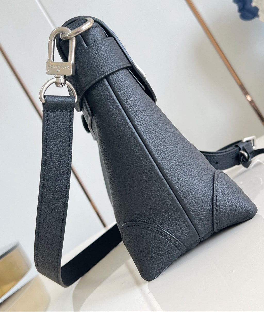 LOUIS VUITTON STEAMER CROSSBODY 30 IN BLACK CALFSKIN SILVER HARDWARE